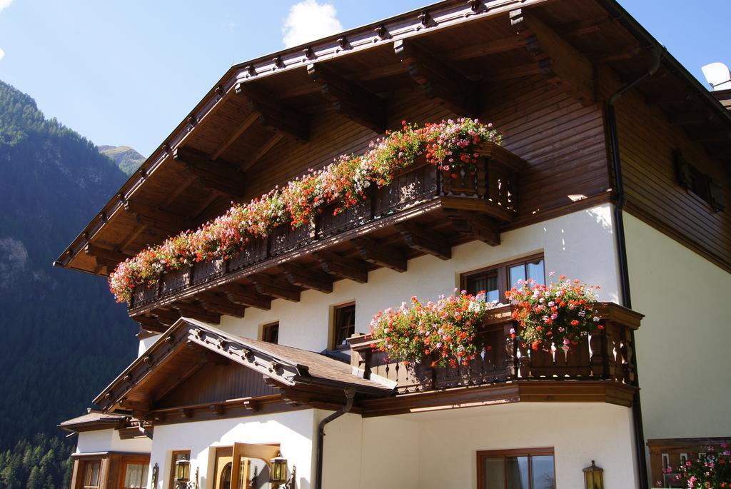 Alpin Panoramahotel Laerchenhof Heiligenblut Exterior photo